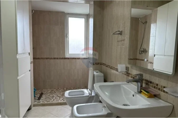 Tirane, shitet apartament 1+1 Kati 4, 54 m² 98.000 € (Xhamia Xhura)