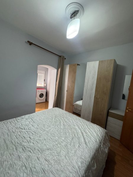 Tirane, jepet me qera apartament 1+1 Kati 4, 450 € (rruga e durresit , prane kafe flores)