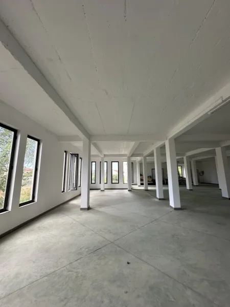 Durres, shitet ambjent biznesi Kati 2, 690 m² 560.000 € (Pranë Urrës e Dajlanit,)