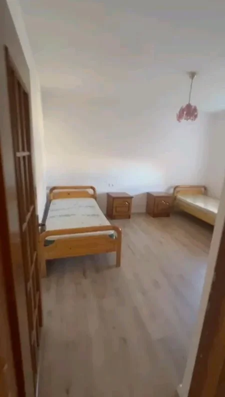 Tirane, jepet me qera apartament 1+1+Ballkon Kati 4, 65 m² 450 € (RRUGA E DIBRES)