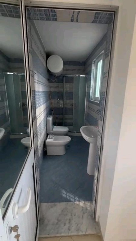 Tirane, jepet me qera apartament 1+1+Ballkon Kati 4, 65 m² 450 € (RRUGA E DIBRES)