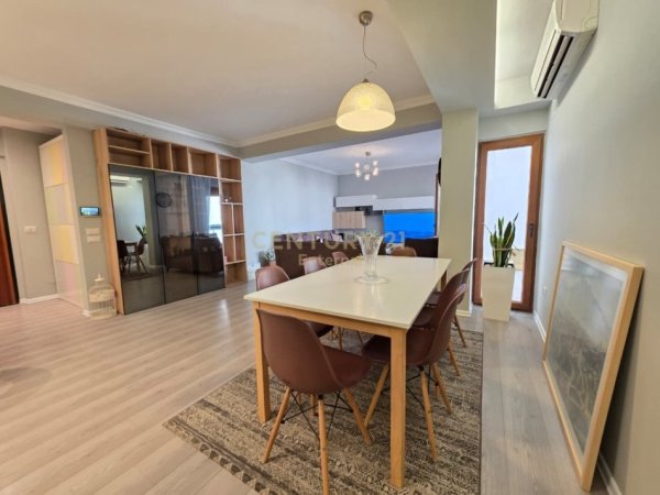 Tirane, jepet me qera apartament 2+1 Kati 6, 120 m² 1.500 € (Bllok)