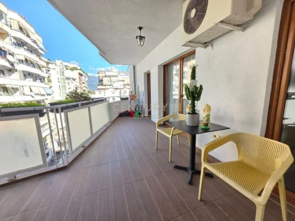 Tirane, jepet me qera apartament 2+1 Kati 6, 120 m² 1.500 € (Bllok)