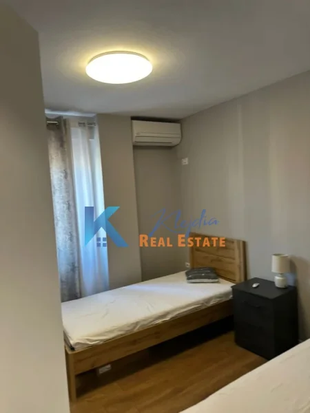 Tirane, jap me qera apartament 2+1+Ballkon Kati 6, 90 m² 800 € (Rruga Jordan Misja, Kompleksi Gener 2)