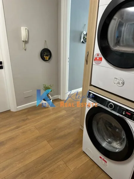 Tirane, jap me qera apartament 2+1+Ballkon Kati 6, 90 m² 800 € (Rruga Jordan Misja, Kompleksi Gener 2)