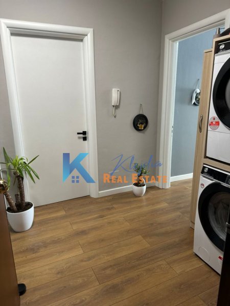 Tirane, jap me qera apartament 2+1+Ballkon Kati 6, 90 m² 800 € (Rruga Jordan Misja, Kompleksi Gener 2)