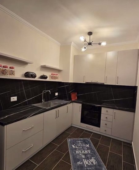 Tirane, jepet me qera apartament 2+1 Kati 5, 118 m² 500 € (YZBERISHT)