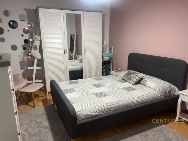 Tirane, jepet me qera apartament 2+1+Aneks+Ballkon Kati 3, 120 m² 1.200 € (Komuna Parisit)