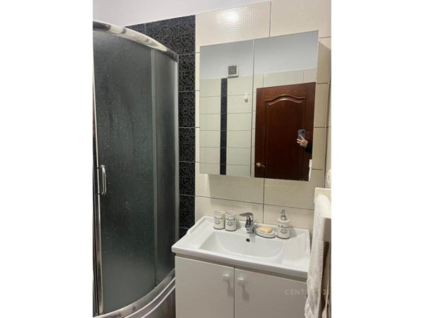 Tirane, jepet me qera apartament 2+1+Aneks+Ballkon Kati 3, 120 m² 1.200 € (Komuna Parisit)