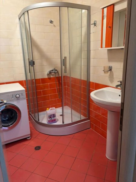 Tirane, jepet me qera apartament 1+1+Ballkon Kati 5, 70 m² 500 € 