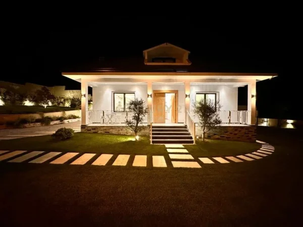 Tirane, jepet me qera Vile 1 Katshe Kati 1, 200 m² 2.500 € (Mullet)