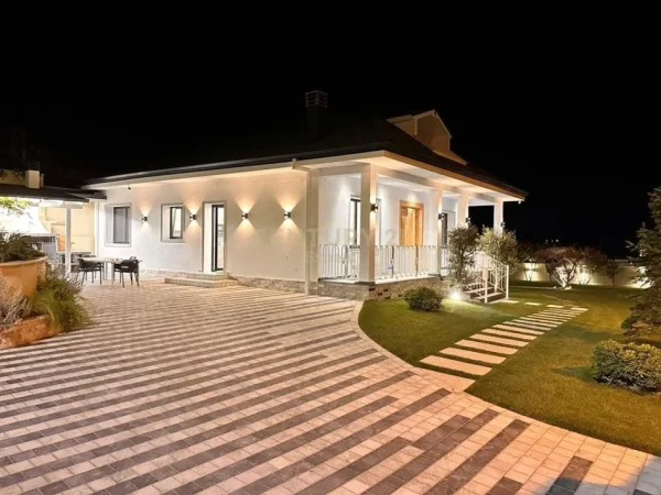 Tirane, jepet me qera Vile 1 Katshe Kati 1, 200 m² 2.500 € (Mullet)