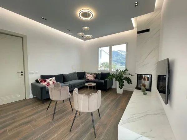 Tirane, jepet me qera Vile 1 Katshe Kati 1, 200 m² 2.500 € (Mullet)