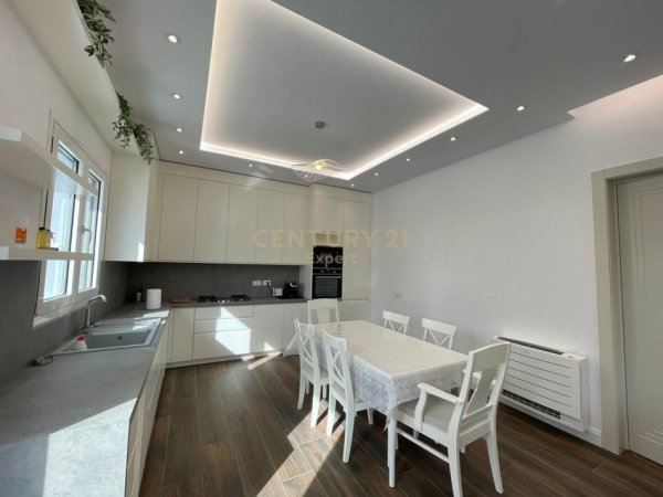 Tirane, jepet me qera Vile 1 Katshe Kati 1, 200 m² 2.500 € (Mullet)