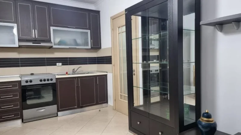 Tirane, jepet me qera apartament 1+1+Ballkon Kati 5, 68 m² 500 € (rruga haxhi hysen dalliu prane prokurorise)