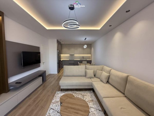 Tirane, jepet me qera apartament 2+1+Ballkon Kati 7, 86 m² 650 € (prane zgares 5 Maji)