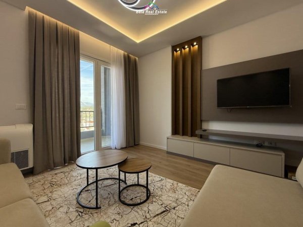 Tirane, jepet me qera apartament 2+1+Ballkon Kati 7, 86 m² 650 € (prane zgares 5 Maji)