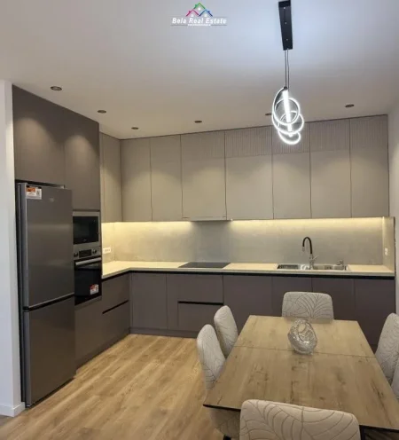 Tirane, jepet me qera apartament 2+1+Ballkon Kati 7, 86 m² 650 € (prane zgares 5 Maji)