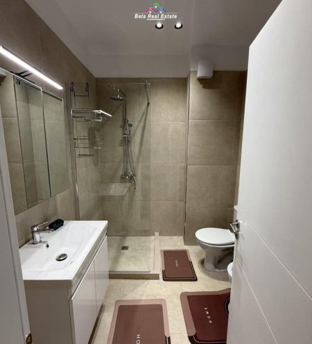 Tirane, jepet me qera apartament 2+1+Ballkon Kati 7, 86 m² 650 € (prane zgares 5 Maji)