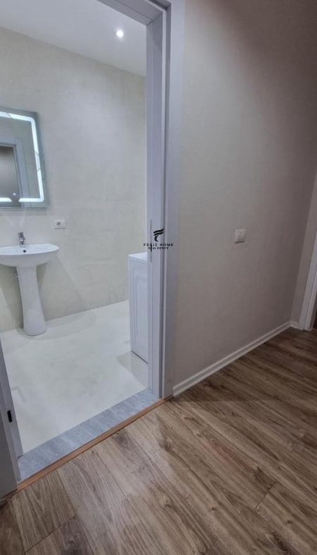 Tirane, jepet me qera apartament 1+1 , 60 m² 550 € (DON BOSKO)