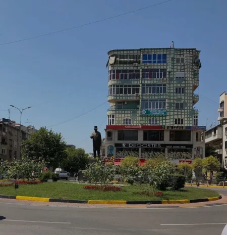 Tirane, shitet , 250 m² 