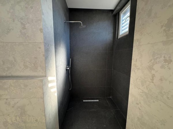 Tirane, jepet me qera apartament 2+1+Aneks+Ballkon Kati 5, 99 m² 1.100 € (Shkolla e Kuqe)