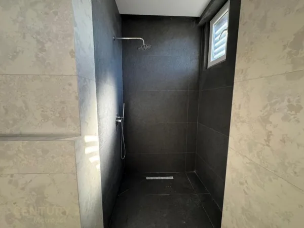 Tirane, jepet me qera apartament 2+1+Aneks+Ballkon Kati 5, 99 m² 1.100 € (Shkolla e Kuqe)
