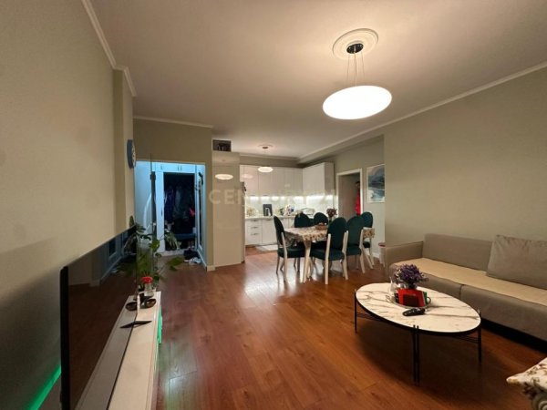 Tirane, jepet me qera apartament 2+1+Aneks+Ballkon Kati 2, 110 m² 600 € (Kopshti Botanik)