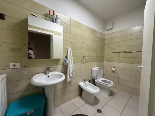 Tirane, jepet me qera apartament 2+1+Aneks+Ballkon Kati 2, 110 m² 600 € (Kopshti Botanik)