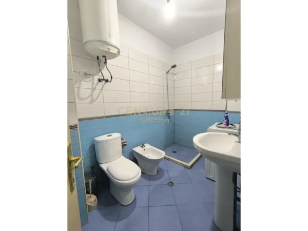 Tirane, jepet me qera apartament 3+1 Kati 3, 125 m² 650 € (rruga teodor keko)