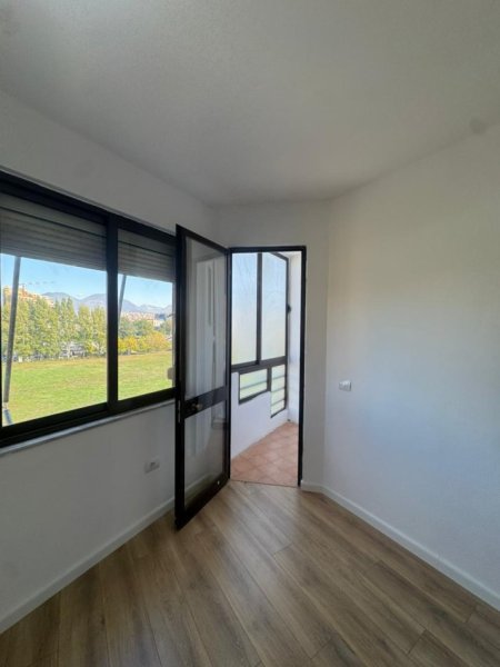 Tirane, shes apartament 2+1+Ballkon Kati 5, 81 m² 165.000 € (FUSHA AVIACIONIT)