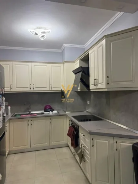 Tirane, shitet apartament 1+1+Ballkon Kati 4, 58 m² 170.000 € (21 DHJETORI)