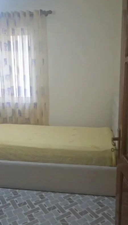 Tirane, jepet me qera apartament 3+1 Kati 4, 660 € 