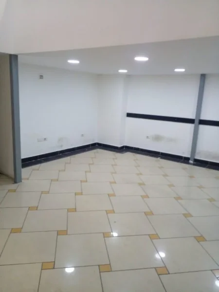Tirane, jepet me qera ambjent biznesi Kati 1, 60 m² 600 € (qender)