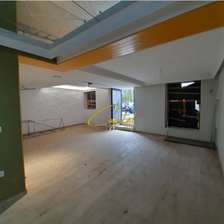 Tirane, jepet me qera dyqan Kati 0, 62 m² 450 € (MEDRESEJA)
