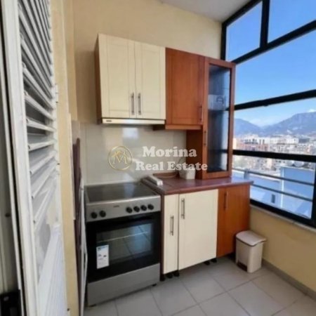 Tirane, jepet me qera apartament 1+1+Ballkon Kati 10, 67 m² 1.000 € (Bulevardi Zogu i Pare)