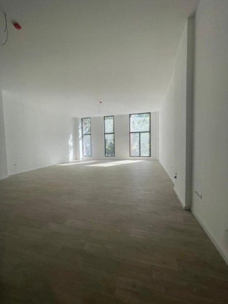 Tirane, shitet dyqan , 63 m² 345.000 € 
