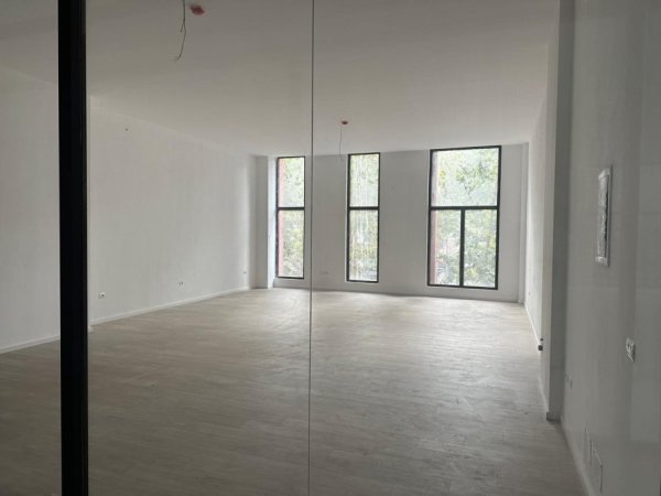Tirane, shitet dyqan , 63 m² 345.000 € 