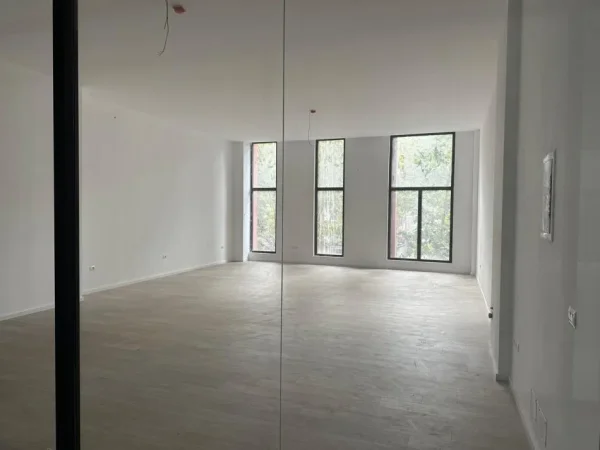 Tirane, shitet dyqan , 63 m² 345.000 € 