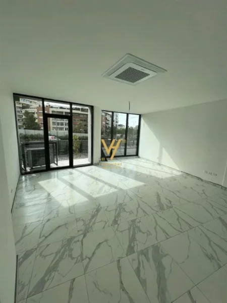 Tirane, jepet me qera zyre Kati 1, 55 m² 1.000 € (LAKE VIEW)