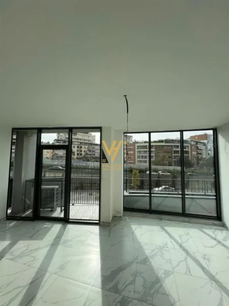 Tirane, jepet me qera zyre Kati 1, 55 m² 1.000 € (LAKE VIEW)