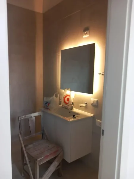 ZYRE ME QIRA 120 M2  900 € (MYSLYM SHYRI)