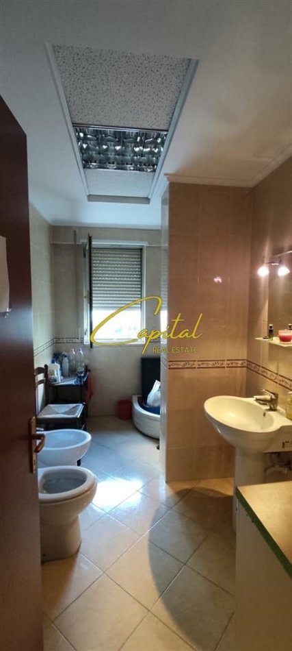 Tirane, shitet apartament 1+1 Kati 1, 71 m² 172.000 € (KOMUNA E PARISIT)