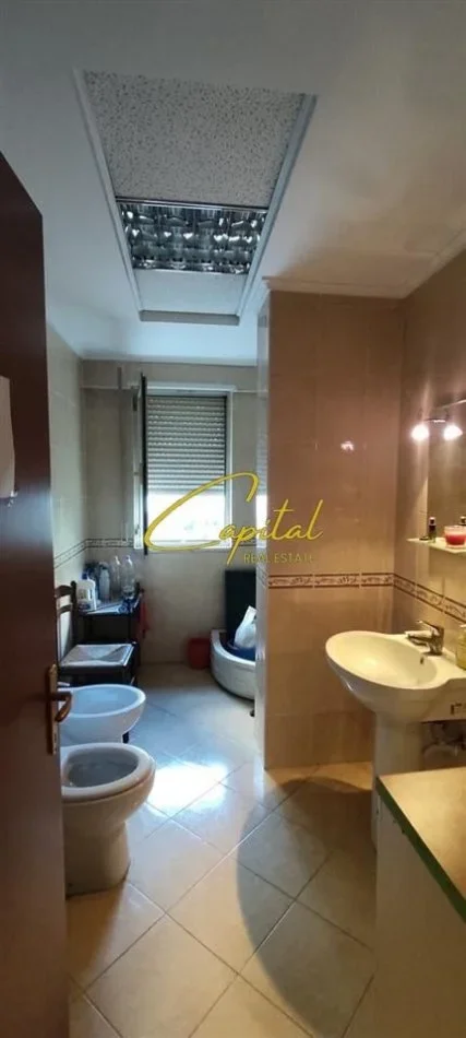 Tirane, shitet apartament 1+1 Kati 1, 71 m² 172.000 € (KOMUNA E PARISIT)