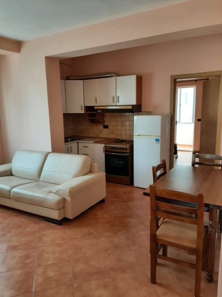 Tirane, jepet me qera apartament 2+1+Ballkon, Cmimi 500 € (Pranë Gjuhëve te Huaja, Rruga Elbasanit,Tiranë)
