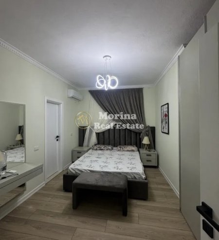 Tirane, jepet me qera apartament 3+1 Kati 3, 92 m² 1.050 € (Vasil Shanto)
