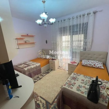jepet me qera apartament 2+1+Ballkon Kati 3, 105 m² 550 € (Pazari i Ri)