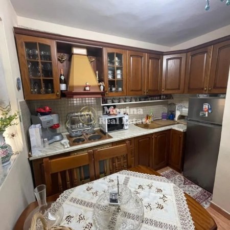jepet me qera apartament 2+1+Ballkon Kati 3, 105 m² 550 € (Pazari i Ri)