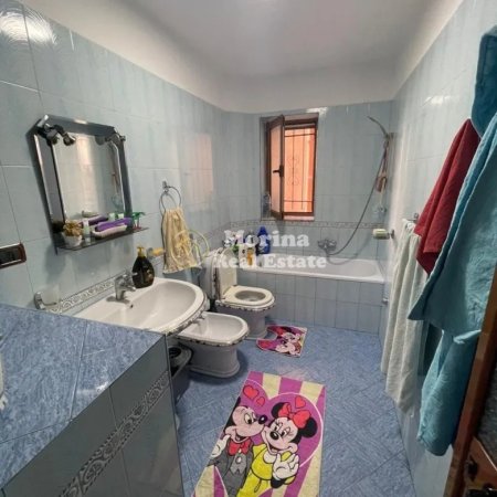 jepet me qera apartament 2+1+Ballkon Kati 3, 105 m² 550 € (Pazari i Ri)