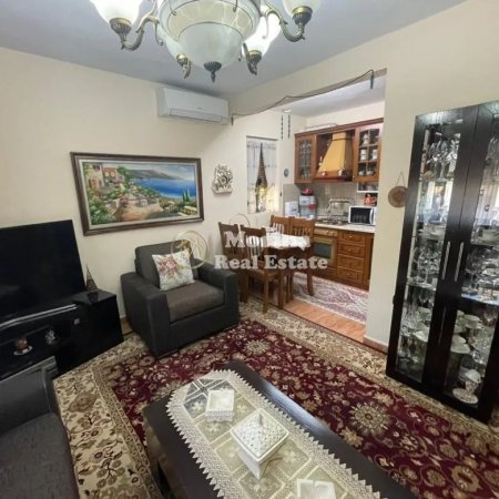 jepet me qera apartament 2+1+Ballkon Kati 3, 105 m² 550 € (Pazari i Ri)